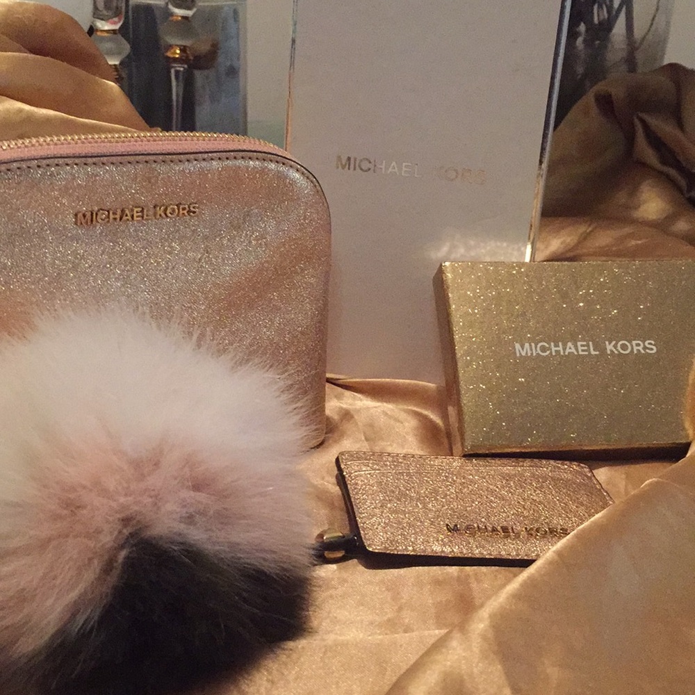 Check Out MY Closet For Micheal Kors Accessories - Picture 1 of 7